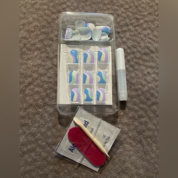 NIB PRESS ON NAILS - Halloween - Novo Ovo Bndl:3 boxes:$8. 1-Blk&Grn/2 bxs Same - Picture 6 of 13